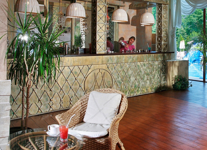 Lobby Bar