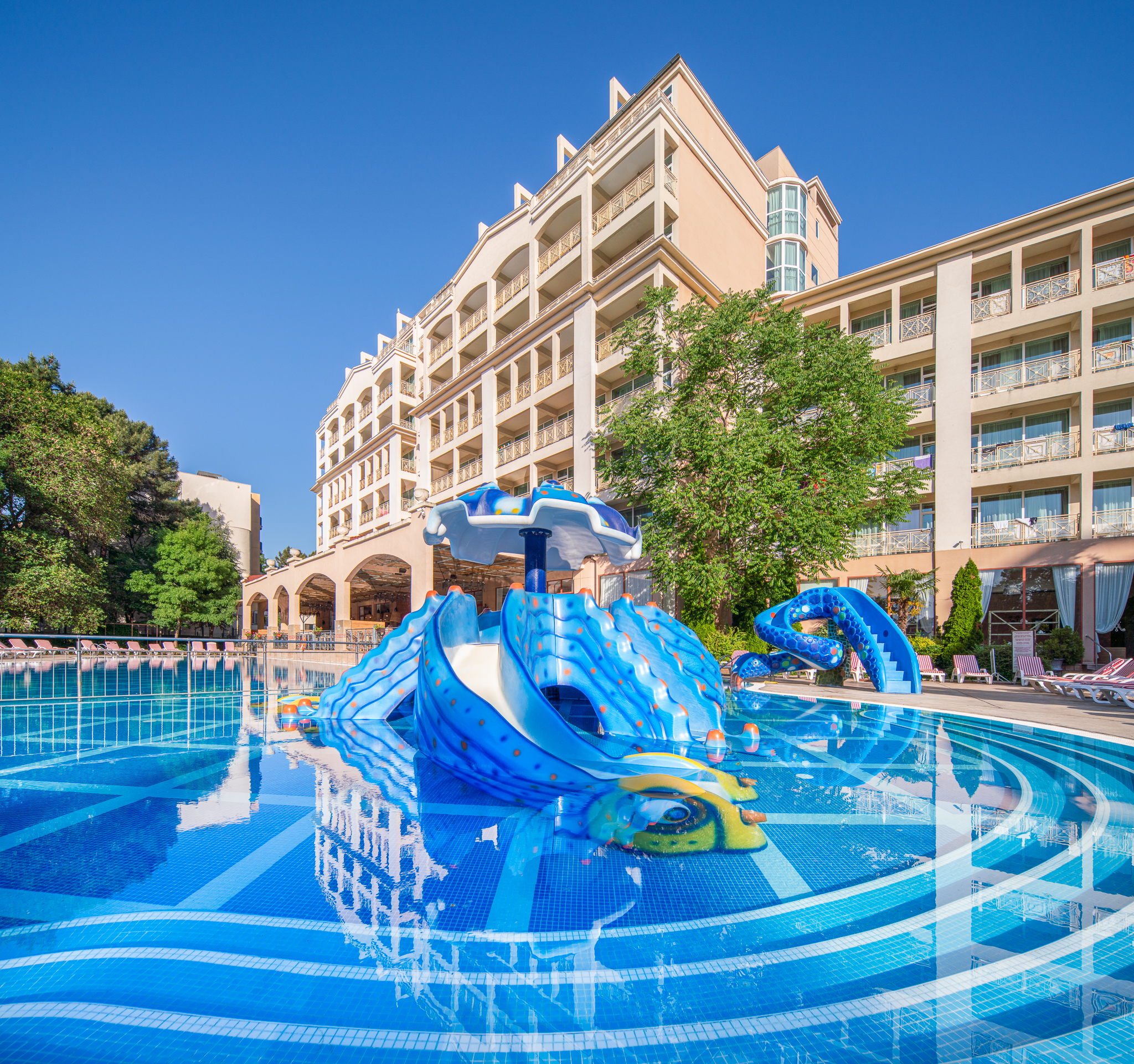 Alba Hotel Beach Sunbeds